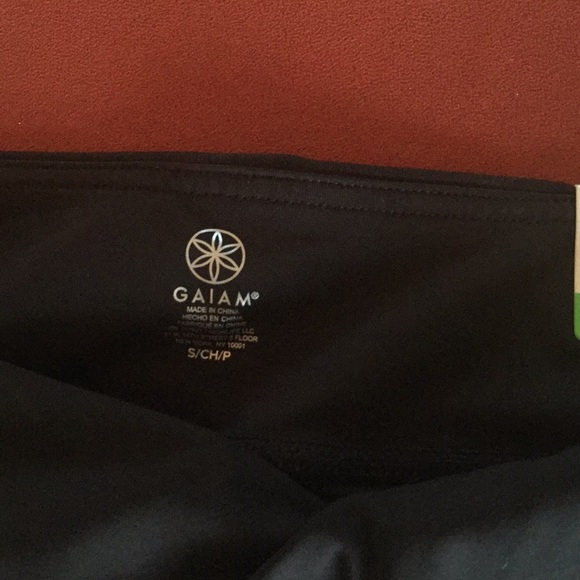 ✨Gaiam Om-Dri Capri  Pants NWT✨ - Picture 4 of 9